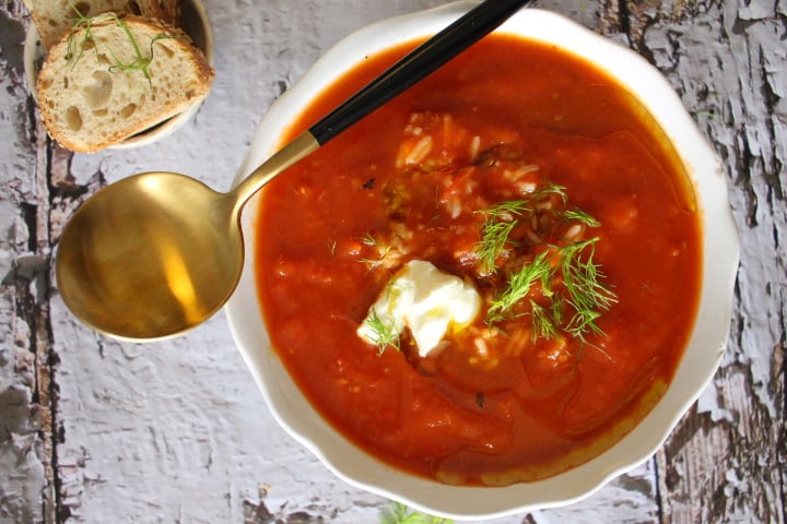 מרק עגבניות צלויות חורפי – סמיך ועשיר טעמים