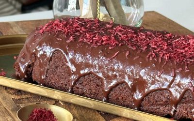 עוגת שוקולד קוקוס פאדג׳ית משגעת – ללא גלוטן, מתאימה לפסח, טבעונית, קטוגנית, דלת פחמימה ומהמהמה