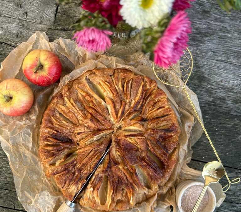 עוגת תפוחים – ללא גלוטן, טבעונית, בהמתקה טבעית – מזינה טעימה ואיכותית
